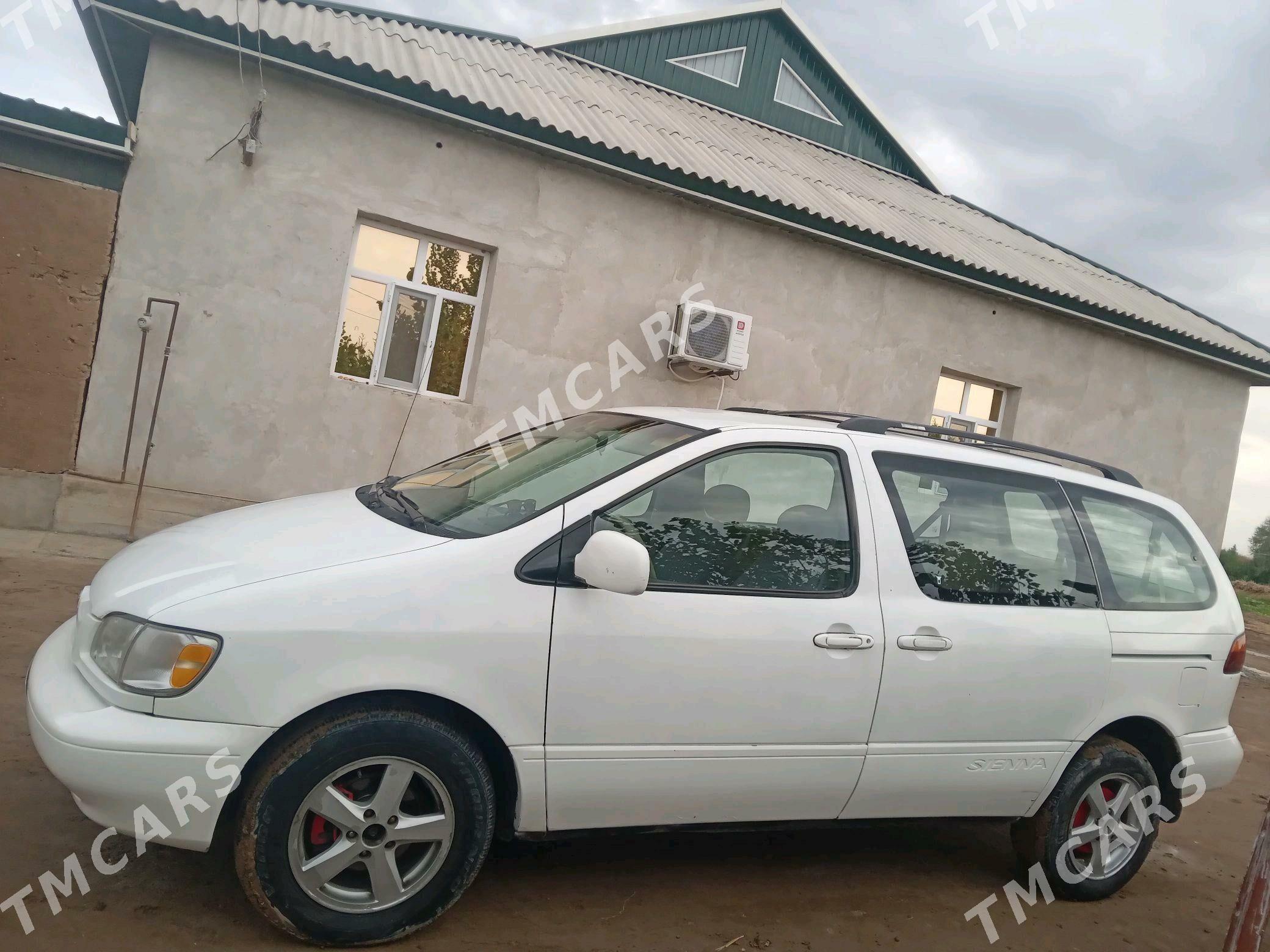 Toyota Sienna 2000 - 138 000 TMT - етр. Туркменбаши - img 3