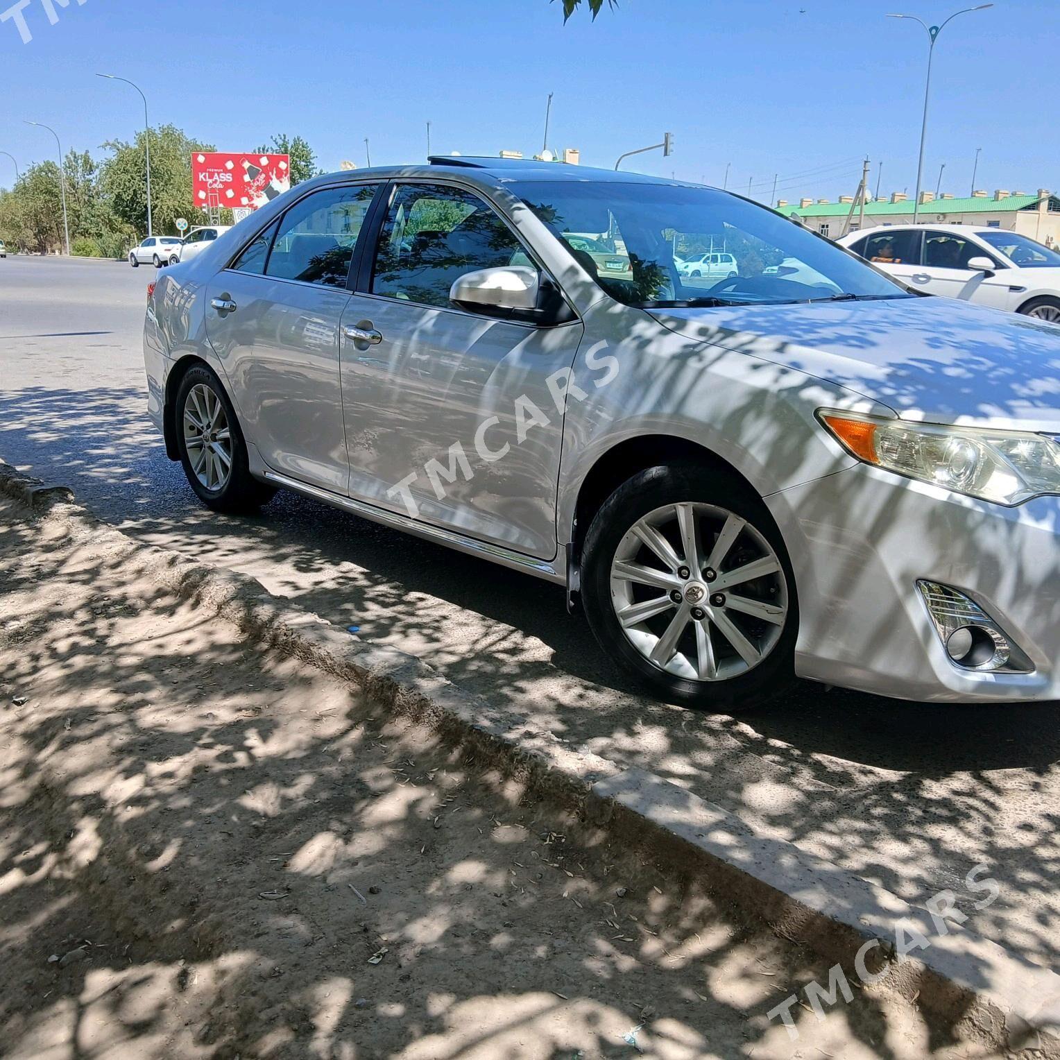 Toyota Camry 2012 - 250 000 TMT - Дашогуз - img 4