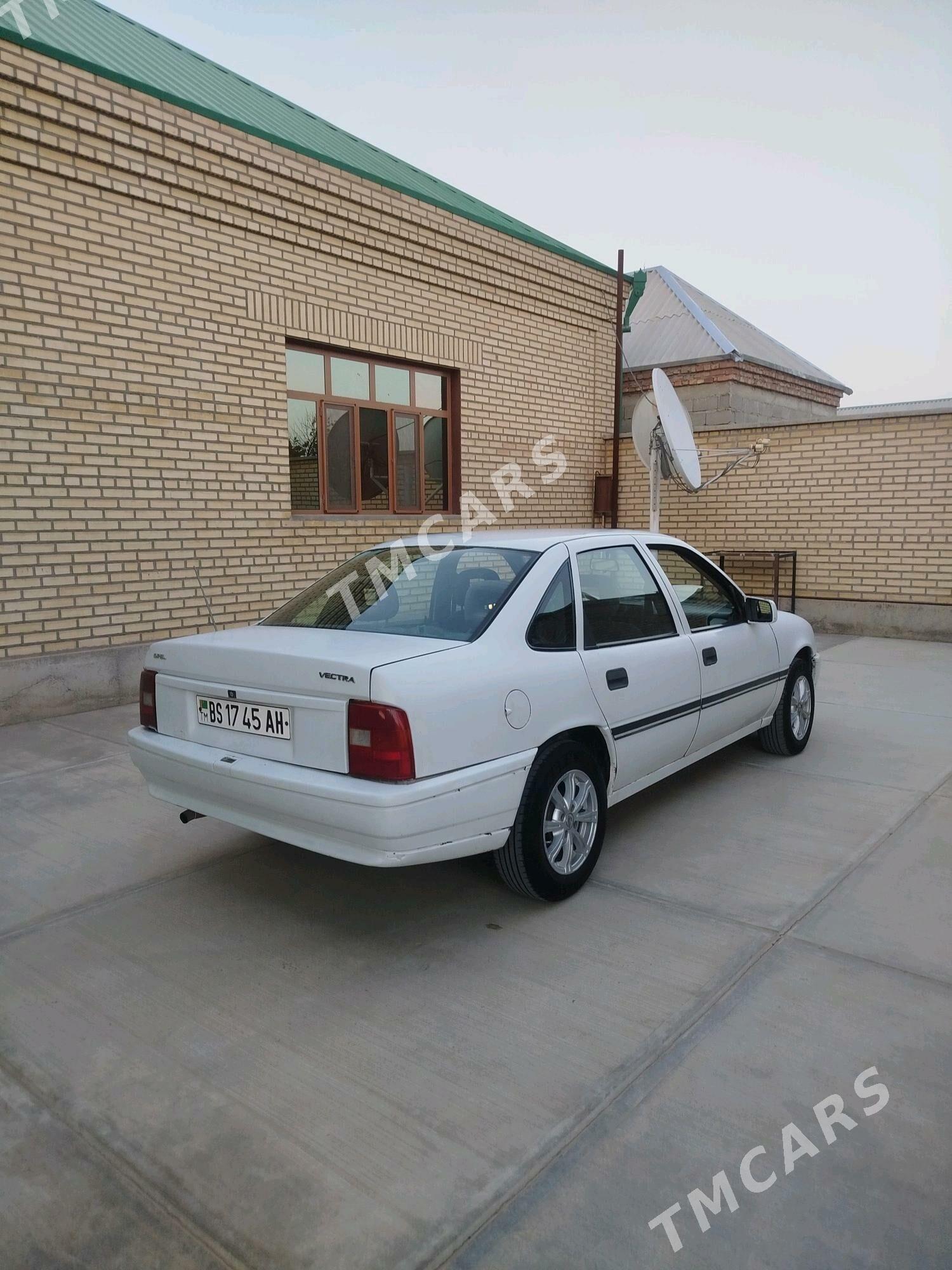 Opel Vectra 1992 - 30 000 TMT - Бахарден - img 4
