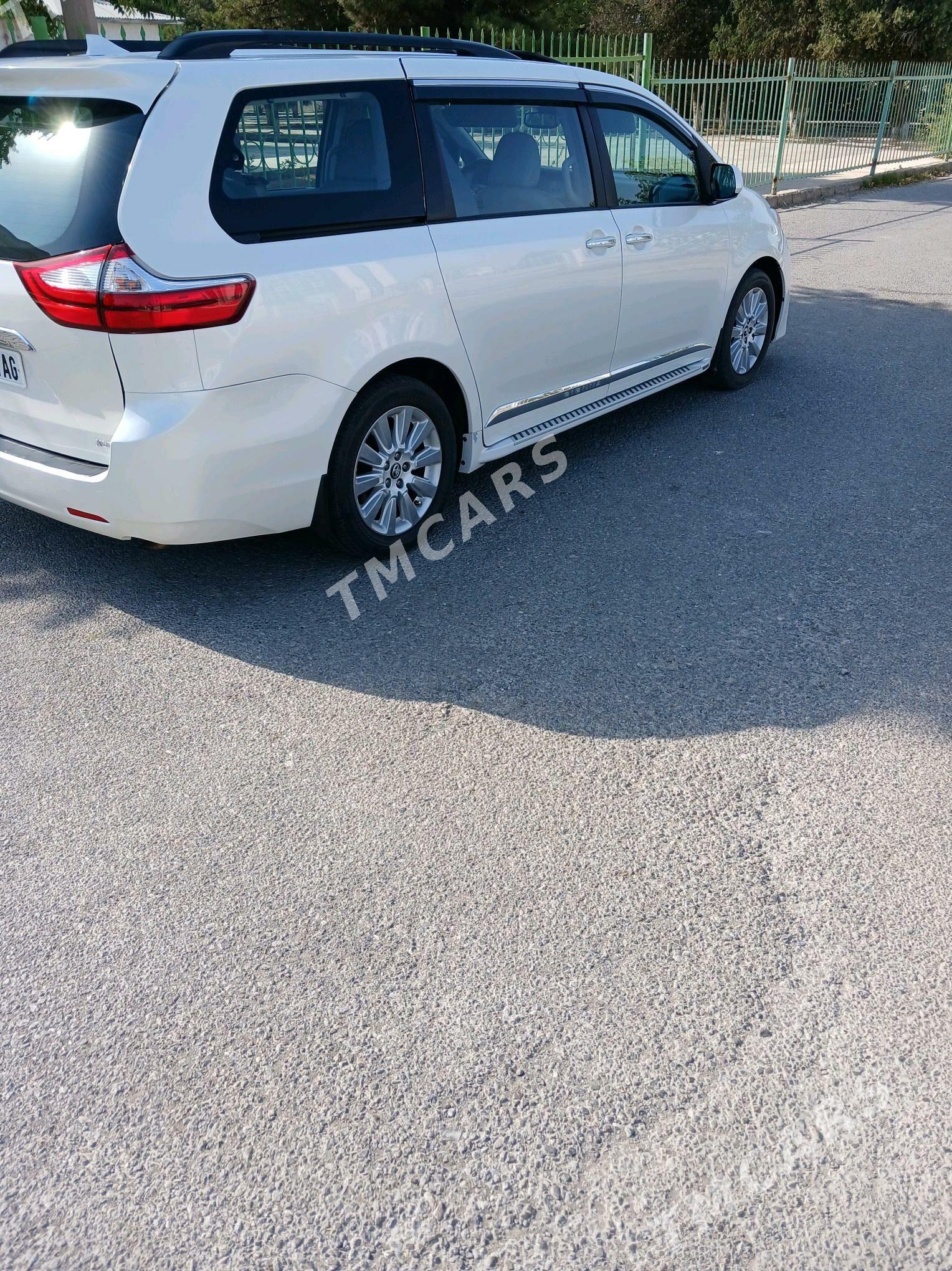 Toyota Sienna 2018 - 400 000 TMT - Ашхабад - img 4