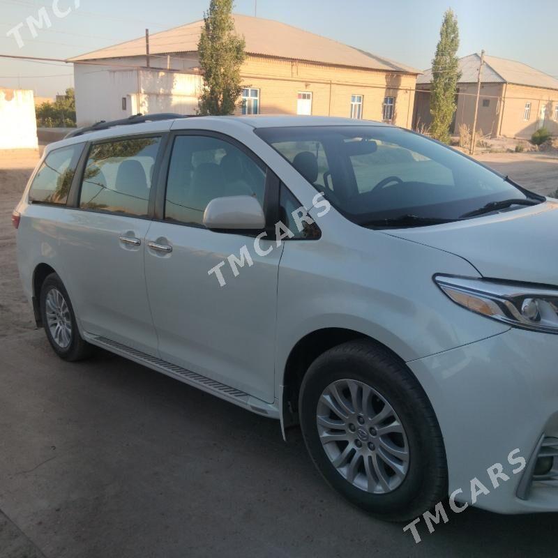 Toyota Sienna 2017 - 450 000 TMT - Daşoguz - img 2