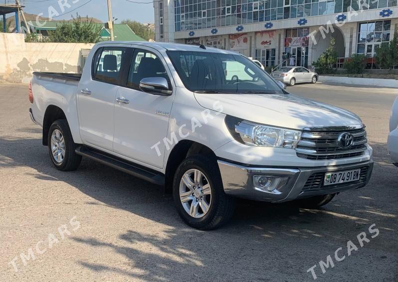Toyota Hilux 2017 - 460 000 TMT - Туркменбаши - img 5