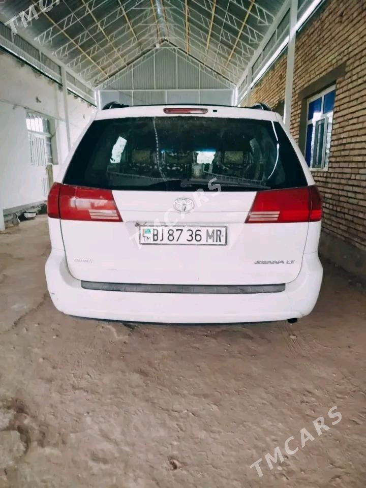 Toyota Sienna 2005 - 200 000 TMT - Тагтабазар - img 2