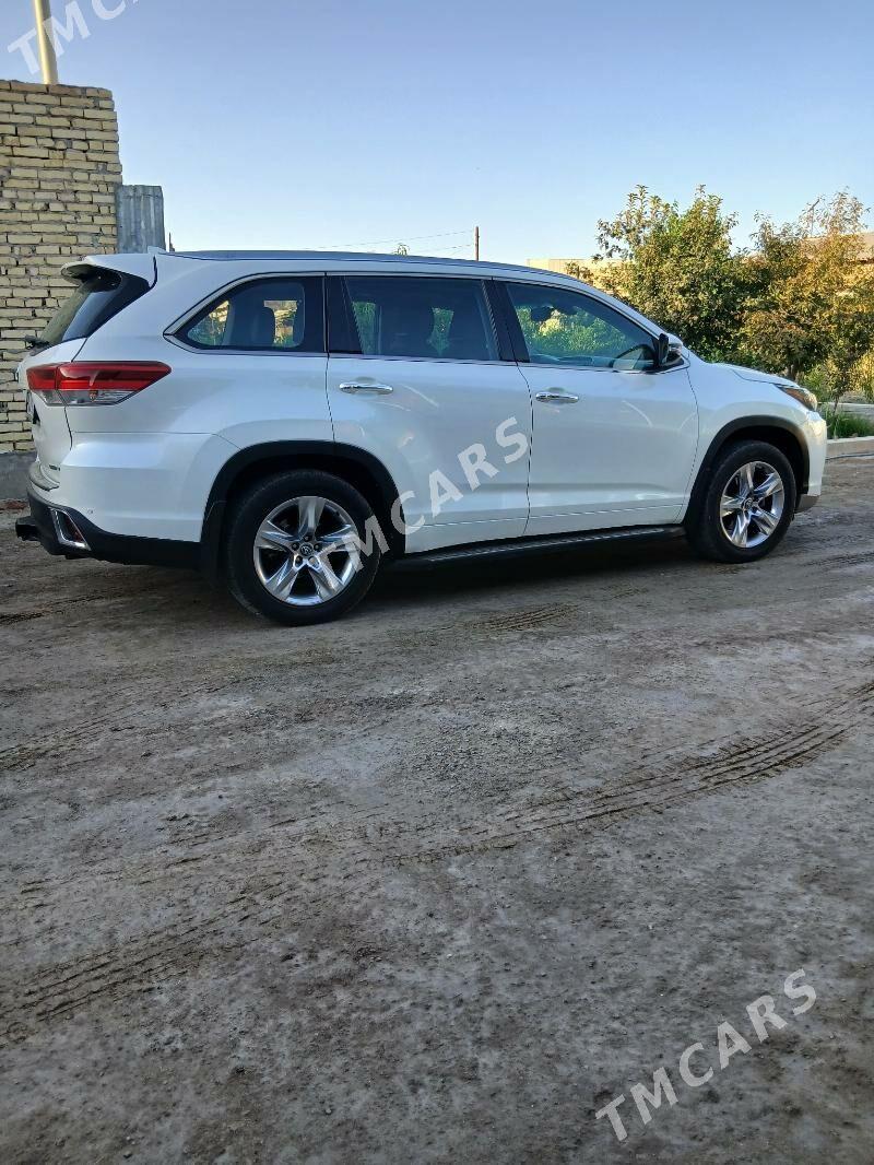 Toyota Highlander 2016 - 460 000 TMT - Чарджоу - img 3