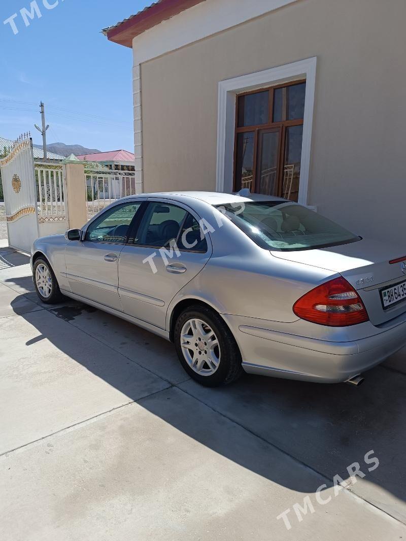 Mercedes-Benz E320 2003 - 130 000 TMT - Balkanabat - img 3