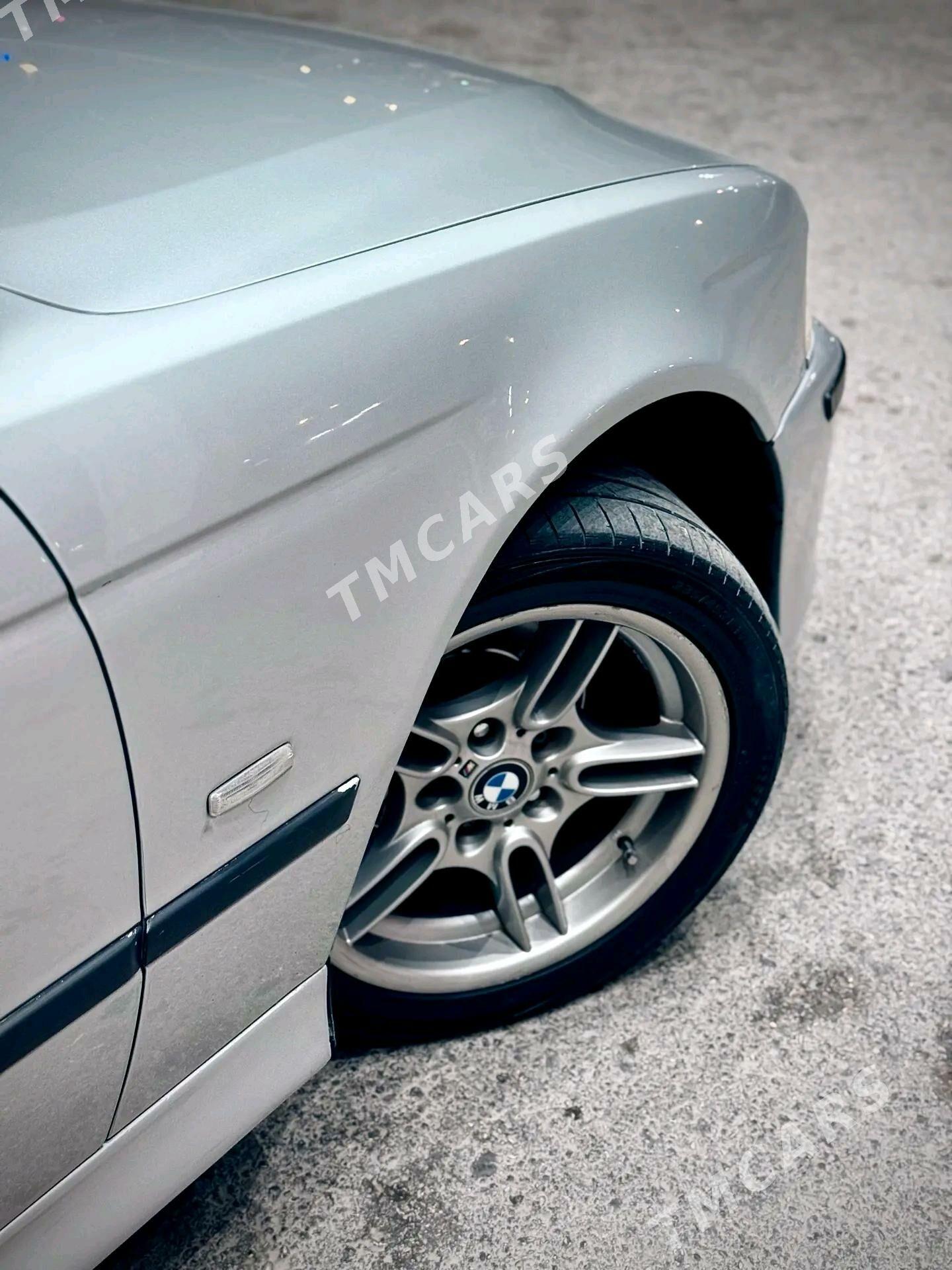 BMW E39 2002 - 135 000 TMT - Балканабат - img 3