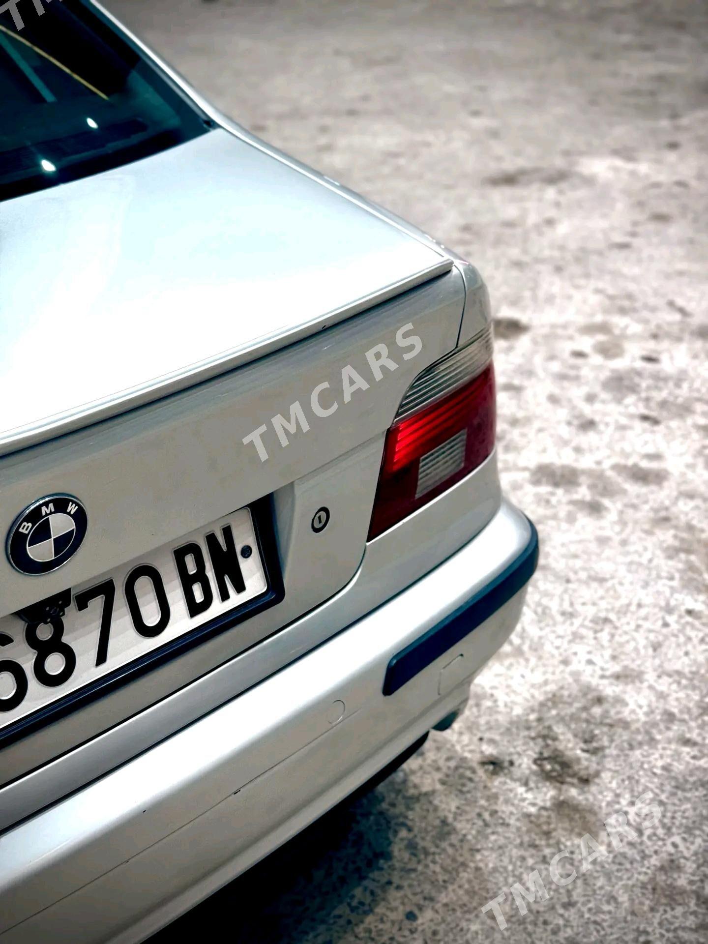 BMW E39 2002 - 135 000 TMT - Балканабат - img 6