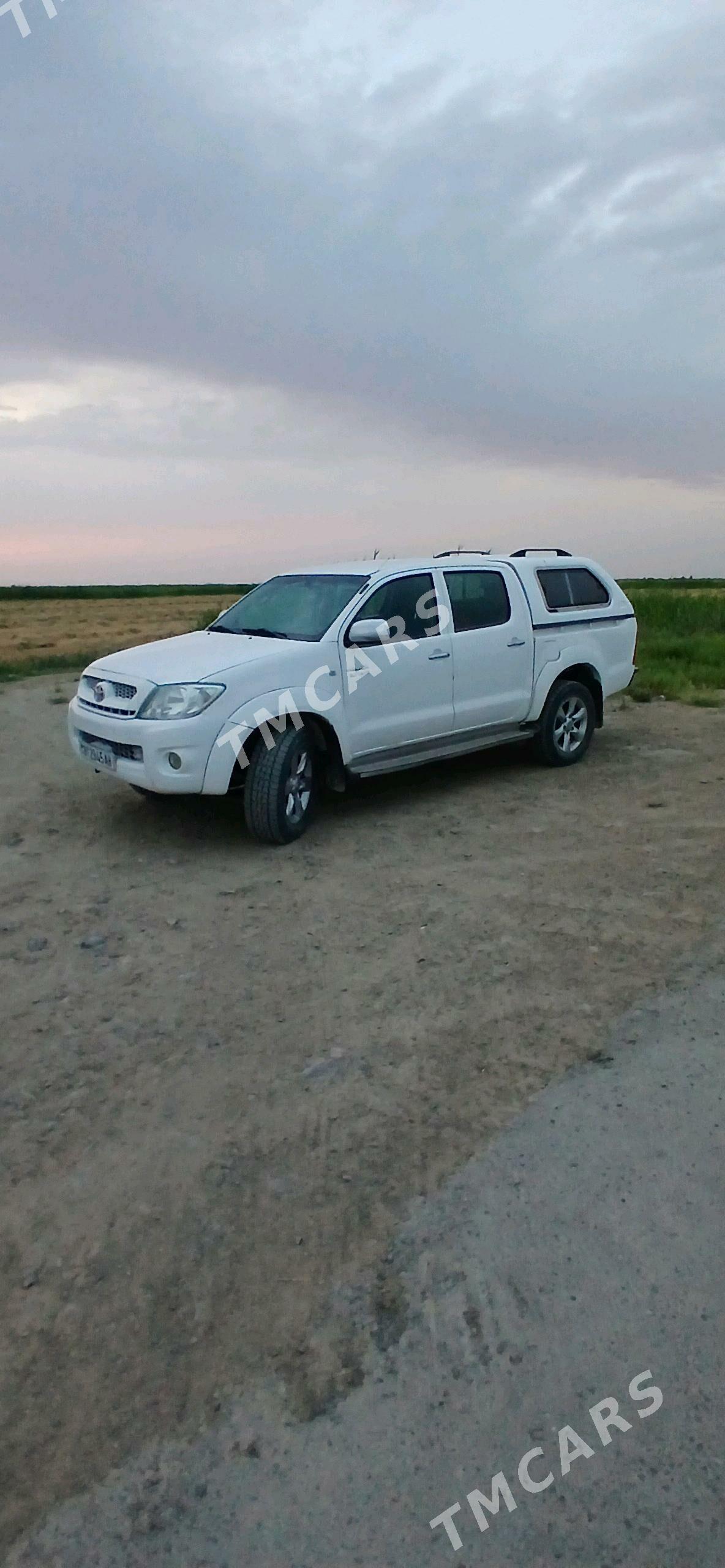 Toyota Hilux 2010 - 320 000 TMT - Гёкдепе - img 2
