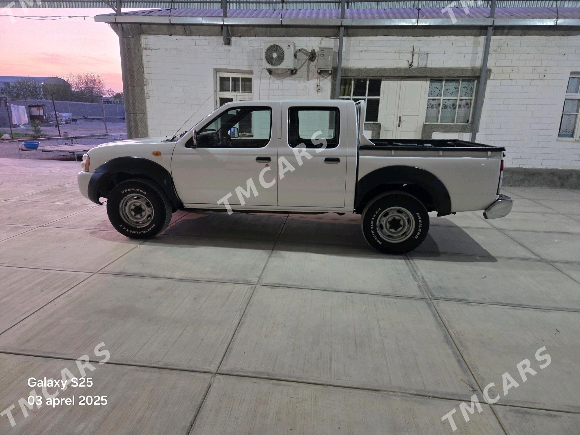 Nissan Navara 2014 - 240 000 TMT - Бедев - img 2