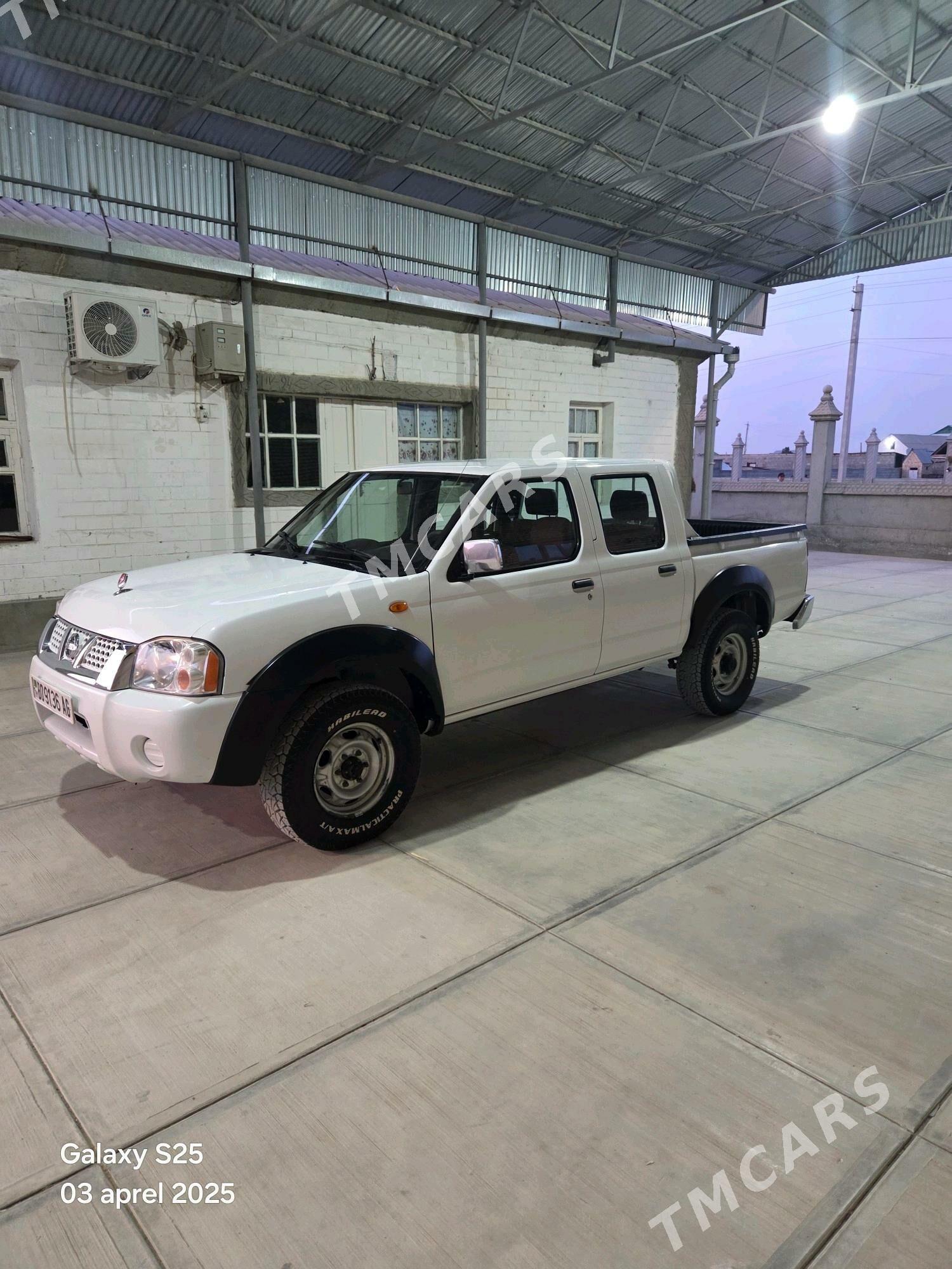 Nissan Navara 2014 - 240 000 TMT - Бедев - img 4
