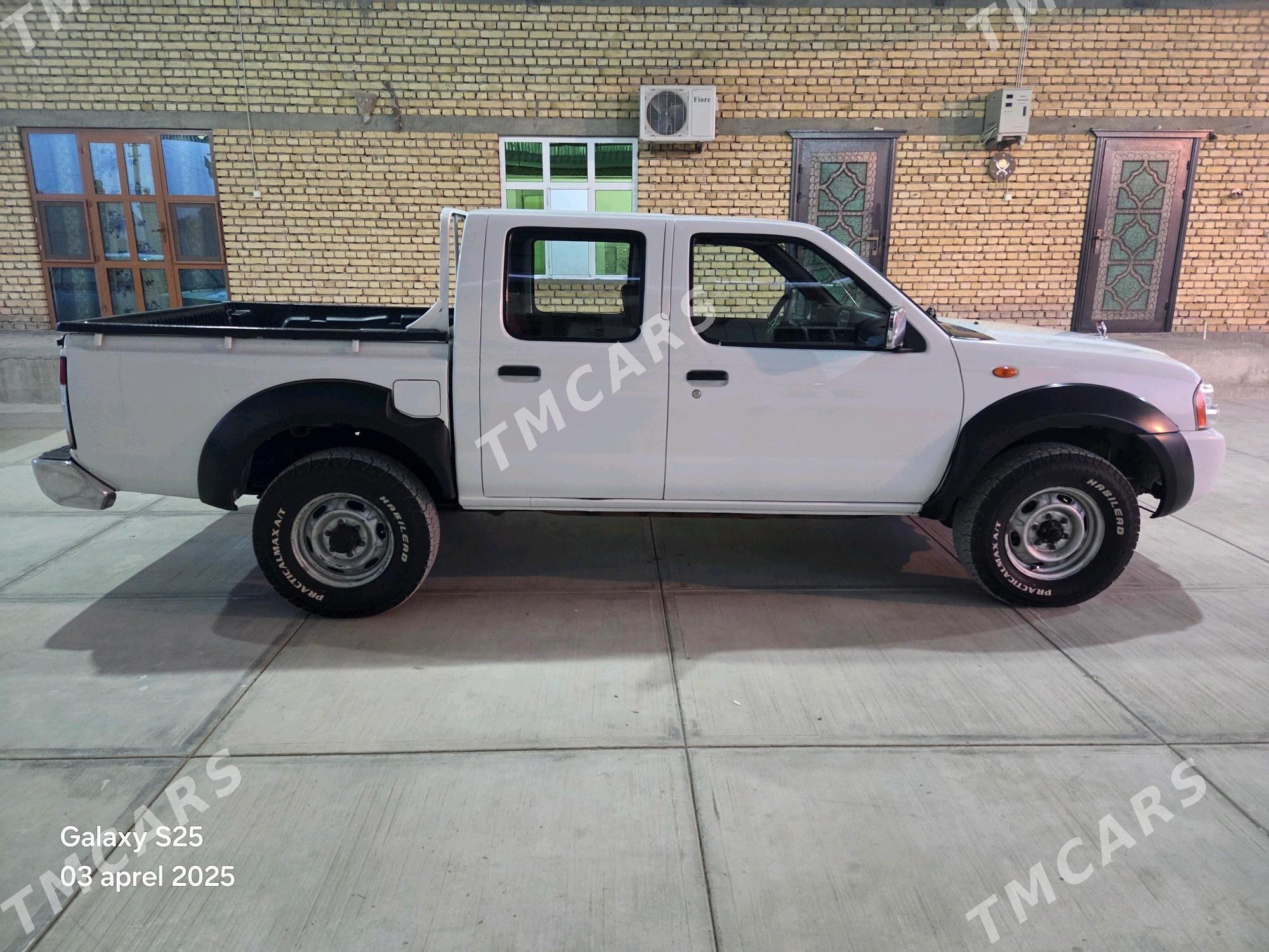 Nissan Navara 2014 - 240 000 TMT - Бедев - img 5