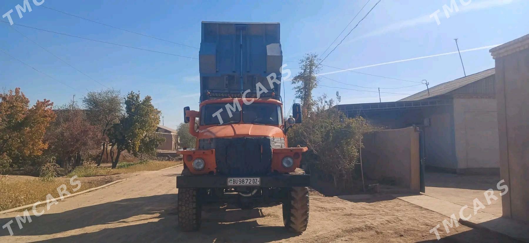 Ural 5557 1987 - 300 000 TMT - Гурбансолтан Едже - img 3