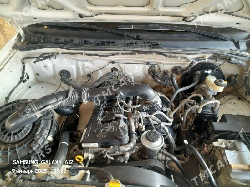 Toyota Hilux 2010 - 240 000 TMT - Этрек - img 2