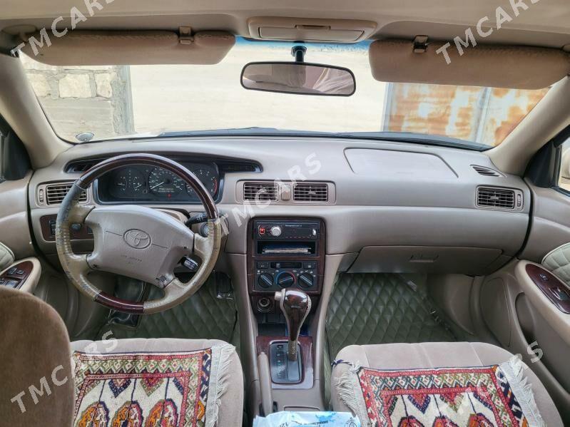 Toyota Camry 1998 - 125 000 TMT - Гумдаг - img 3