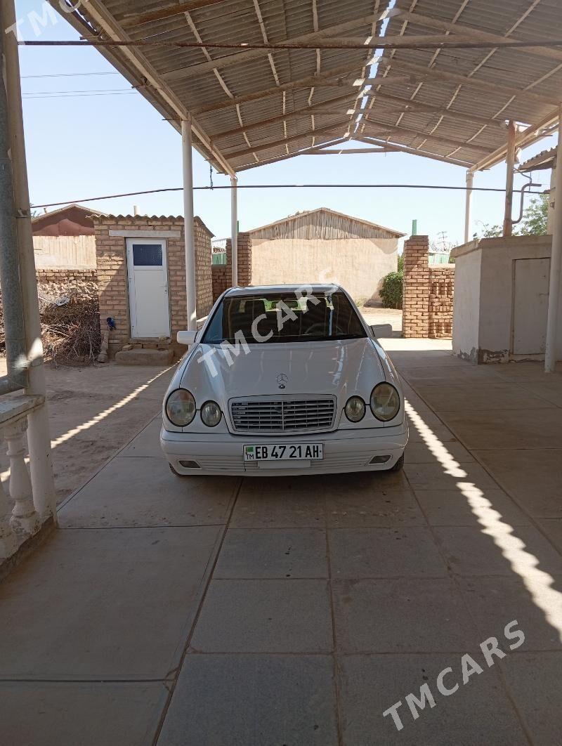 Mercedes-Benz E320 1996 - 65 000 TMT - Babadaýhan - img 4