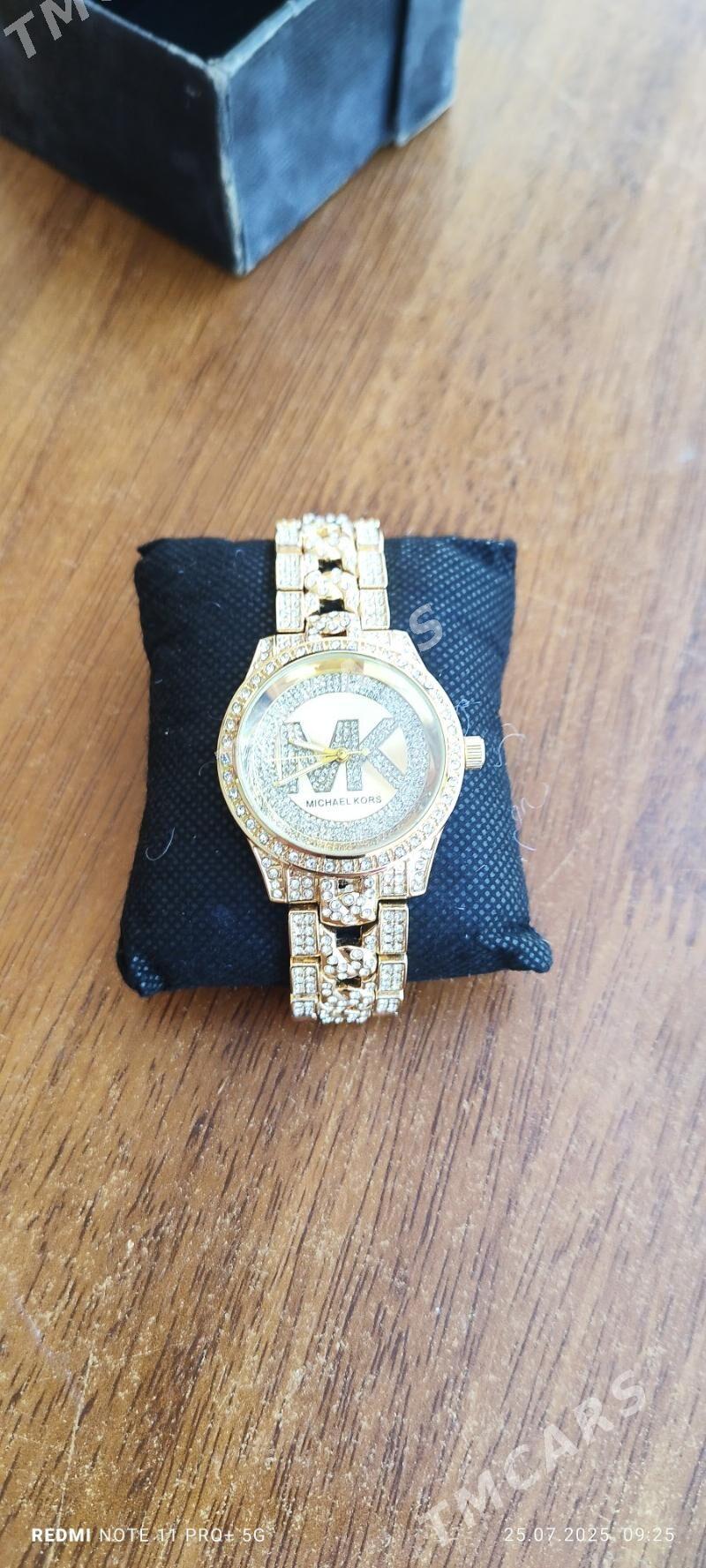 Michael Kors sagat - Чарджоу - img 2