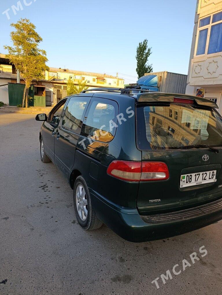 Toyota Sienna 2001 - 130 000 TMT - Туркменабат - img 2