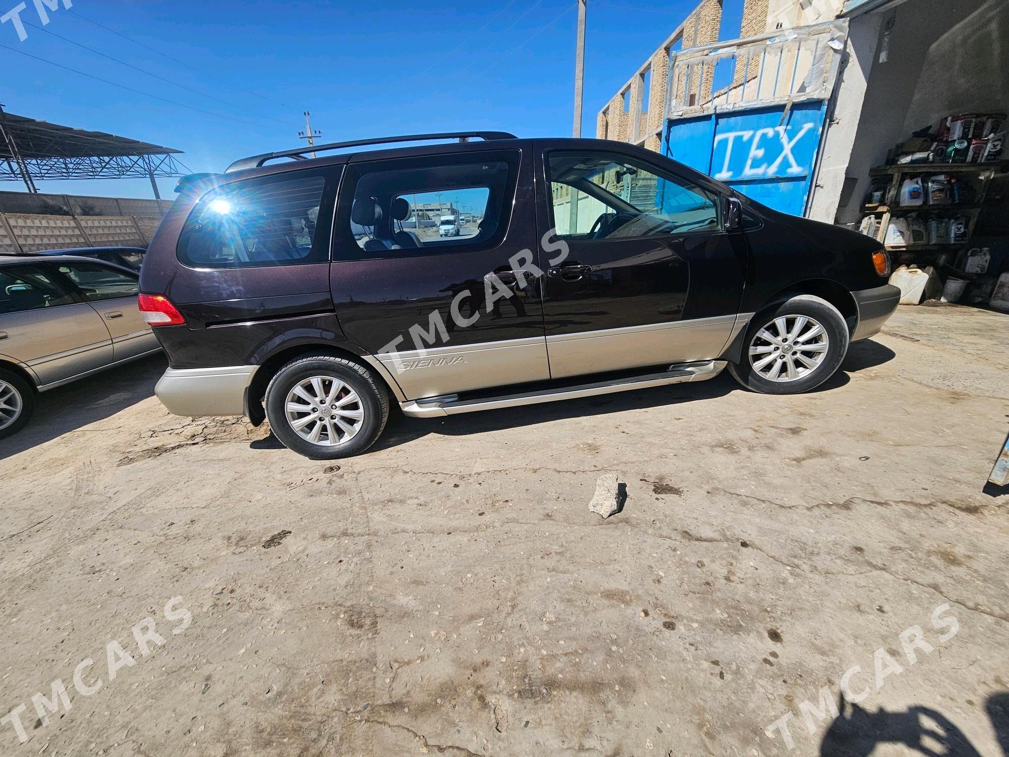 Toyota Sienna 2002 - 165 000 TMT - Мары - img 3