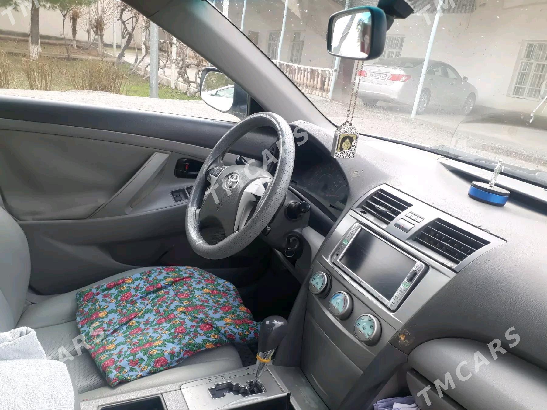 Toyota Camry 2010 - 130 000 TMT - Серахс - img 4