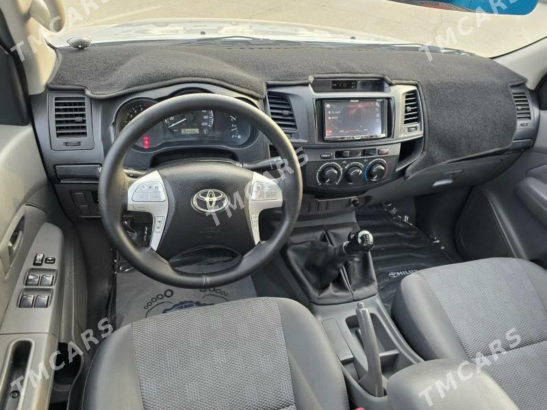 Toyota Hilux 2015 - 435 000 TMT - "Altyn Asyr" Gündogar bazary (Jygyllyk) - img 3