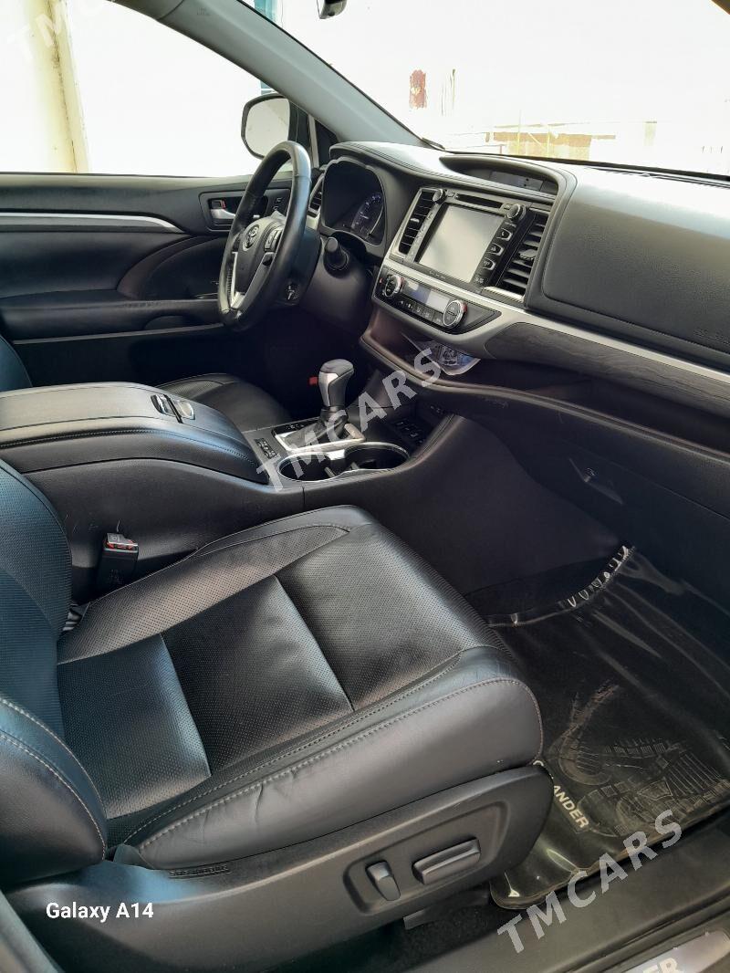 Toyota Highlander 2018 - 520 000 TMT - Мары - img 5