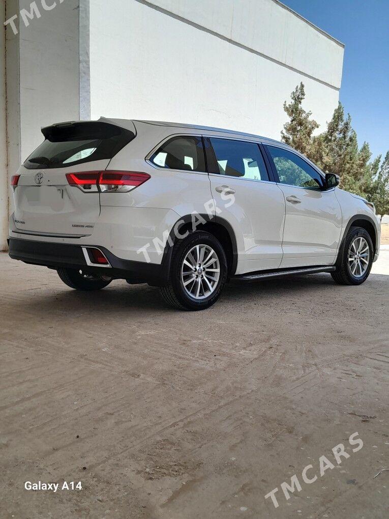 Toyota Highlander 2018 - 520 000 TMT - Мары - img 2