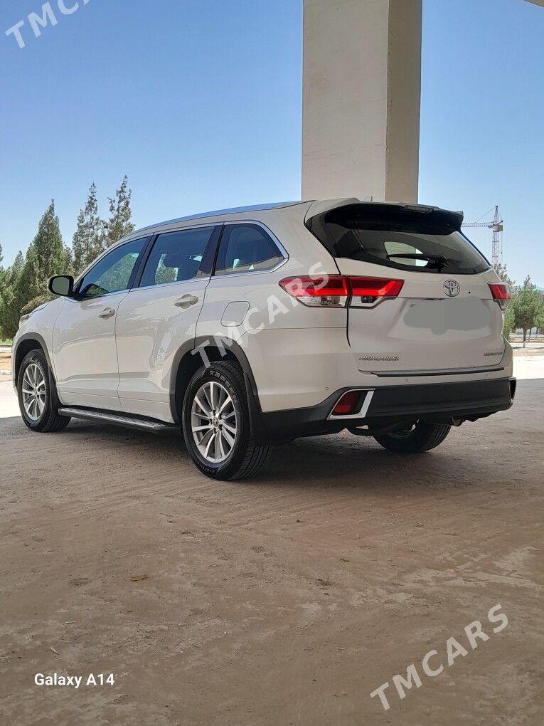 Toyota Highlander 2018 - 520 000 TMT - Мары - img 6