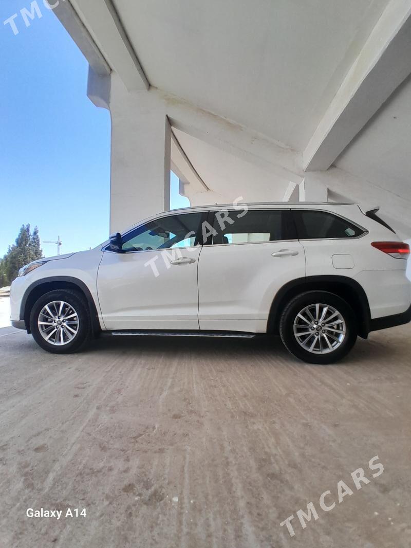 Toyota Highlander 2018 - 520 000 TMT - Мары - img 8