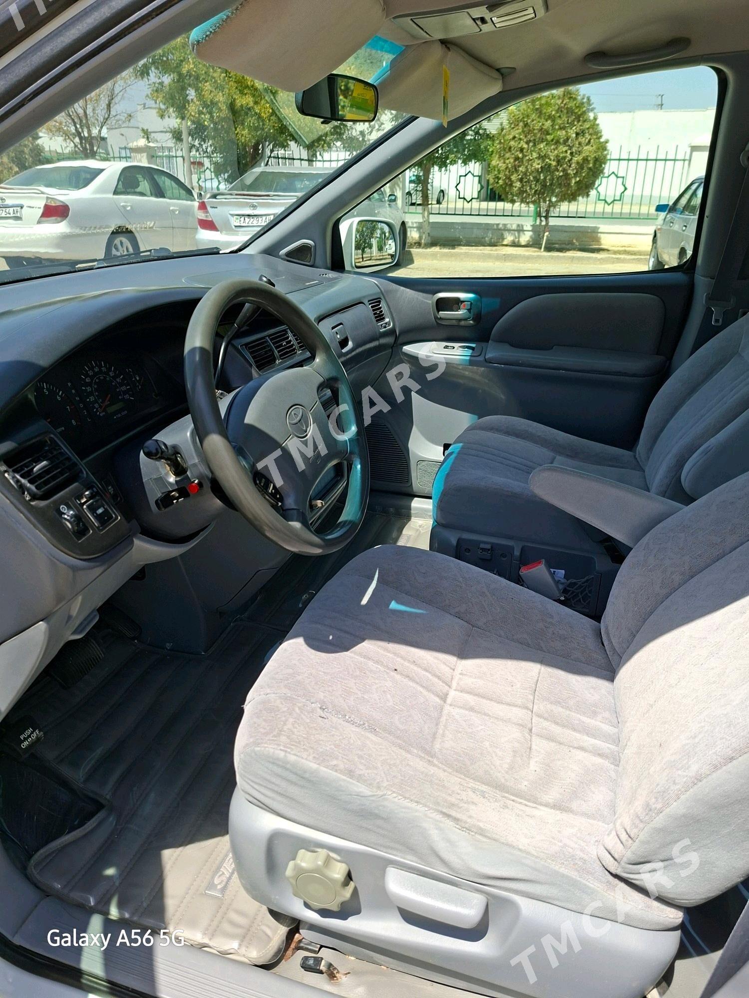 Toyota Sienna 2000 - 136 000 TMT - Бахарден - img 4