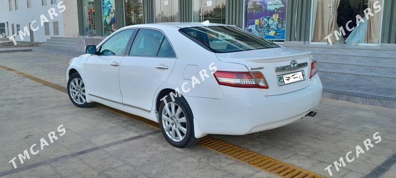 Toyota Camry 2010 - 135 000 TMT - Бабадайхан - img 3