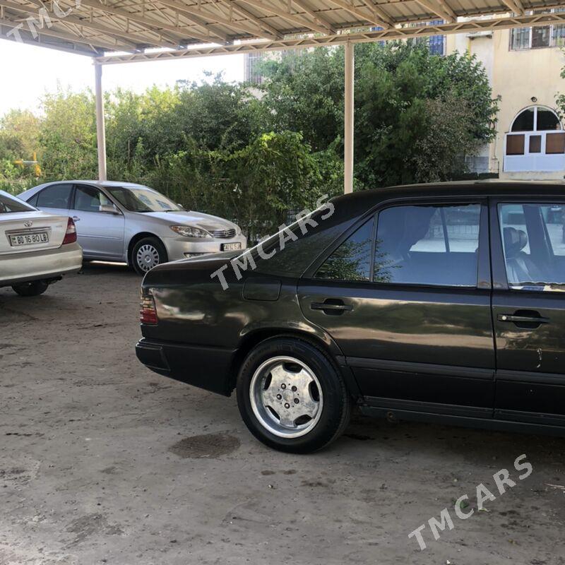 Mercedes-Benz E300 1989 - 50 000 TMT - Туркменабат - img 4