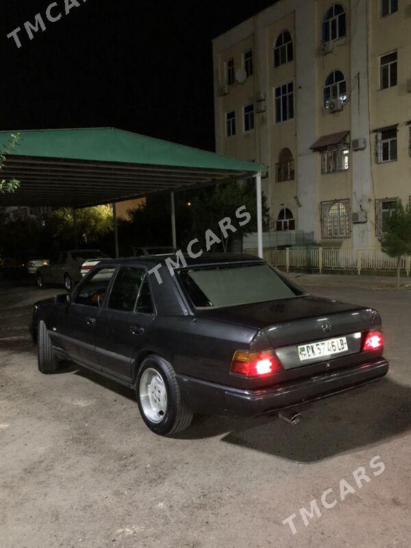 Mercedes-Benz E300 1989 - 50 000 TMT - Туркменабат - img 2