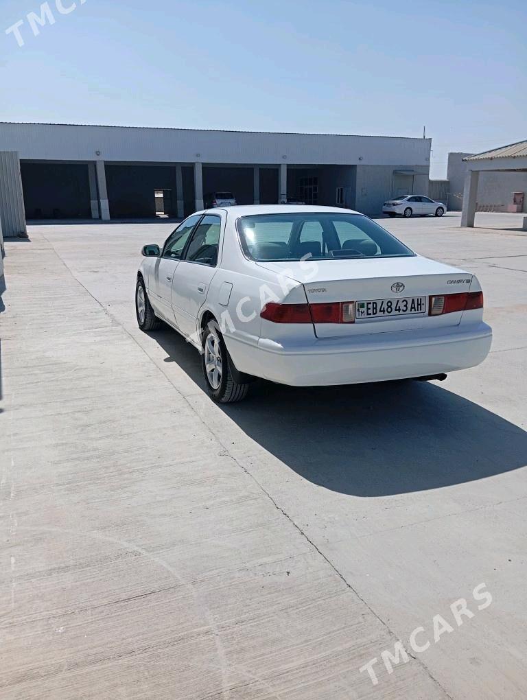 Toyota Camry 2000 - 105 000 TMT - Теджен - img 4