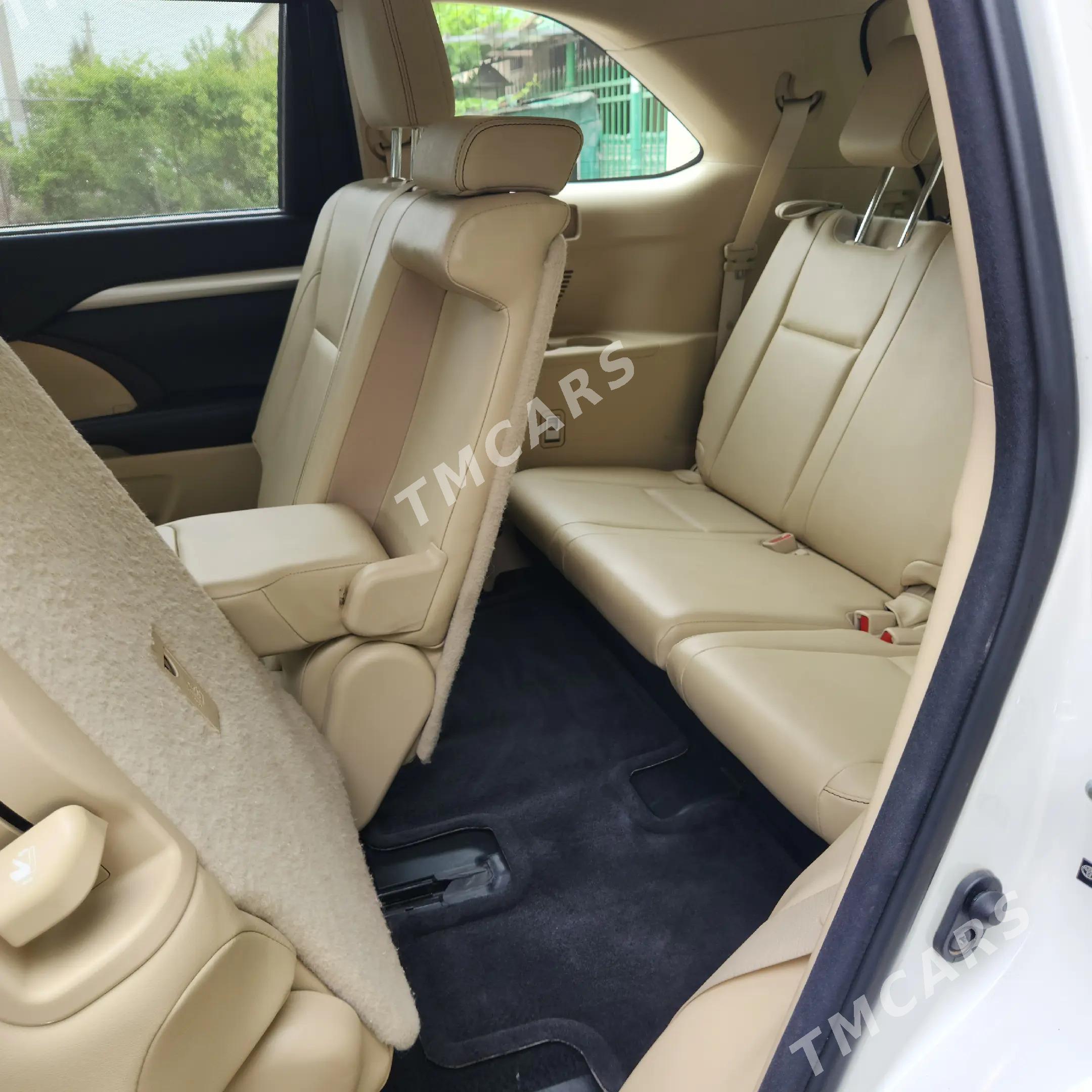 Toyota Highlander 2014 - 399 000 TMT - Бузмеин - img 9