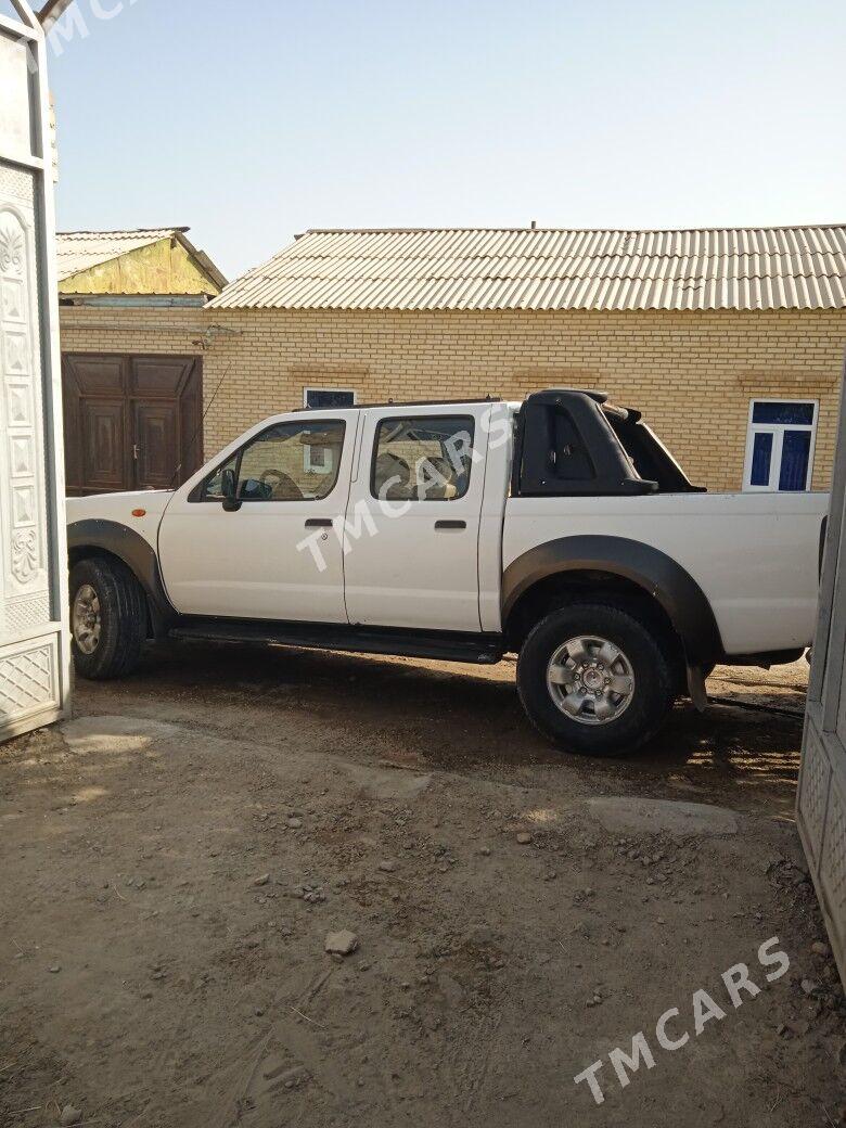 Nissan Navara 2004 - 105 000 TMT - Фарап - img 3