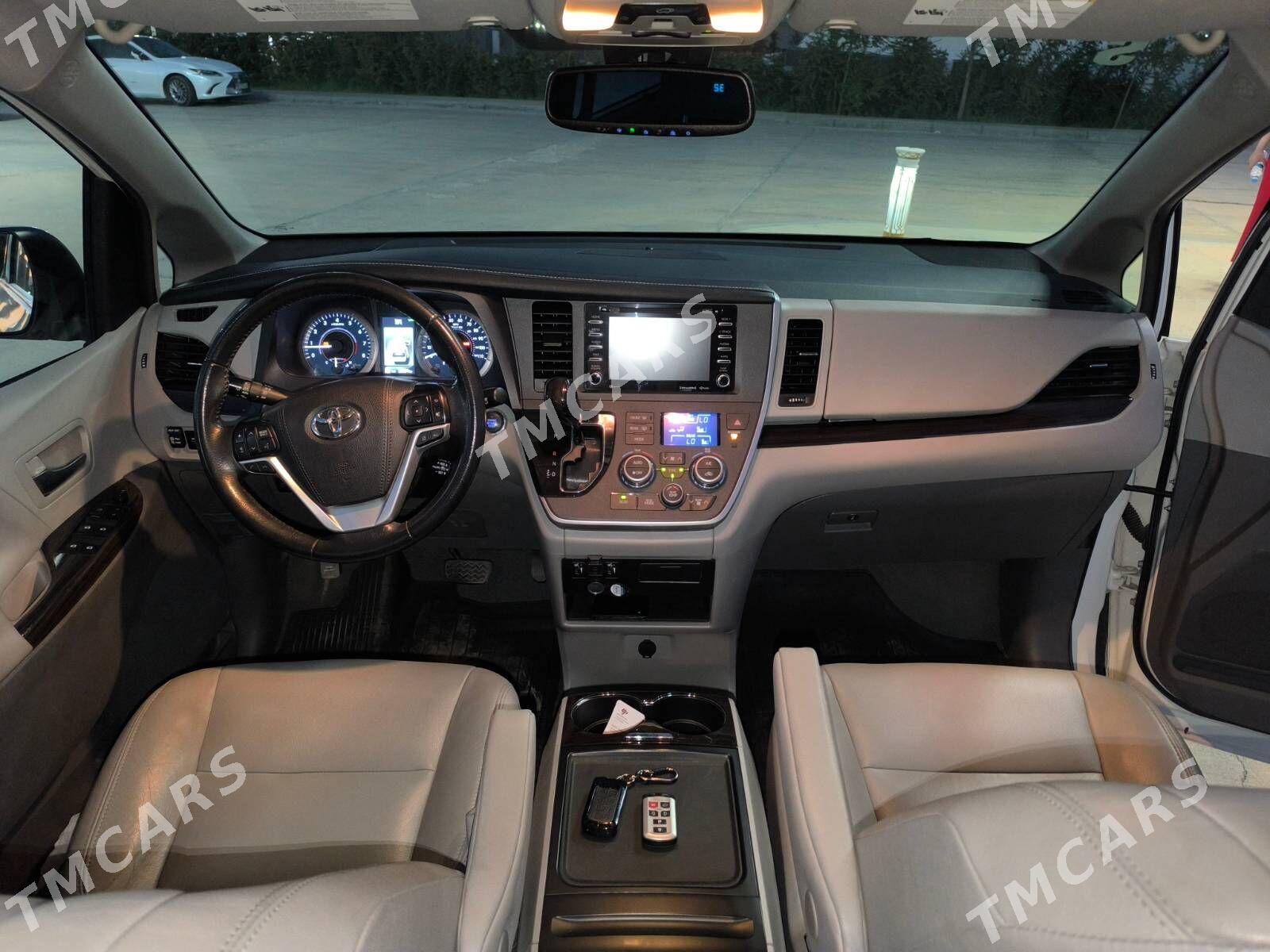 Toyota Sienna 2019 - 540 000 TMT - Ашхабад - img 4