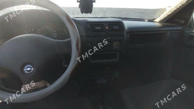 Opel Vectra 1991 - 33 000 TMT - Бахарден - img 3