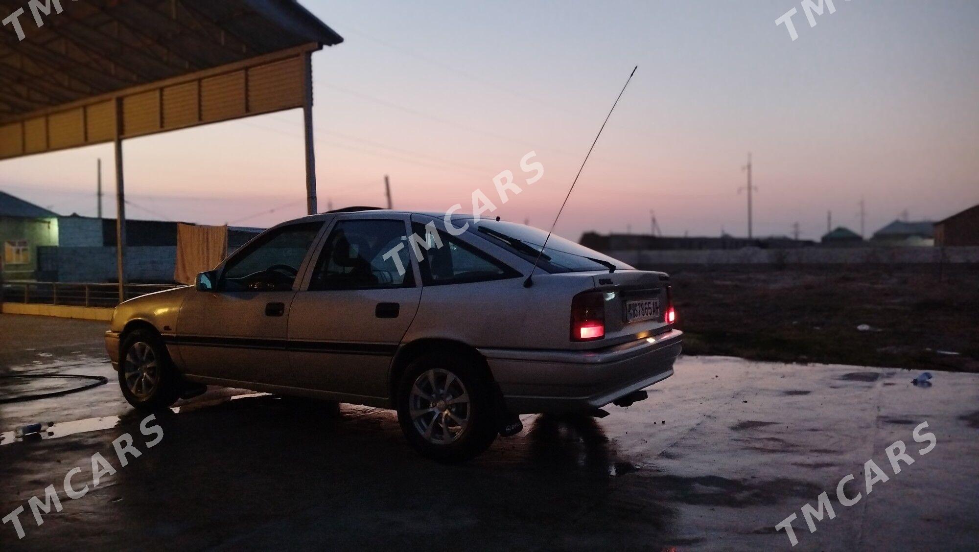 Opel Vectra 1991 - 33 000 TMT - Бахарден - img 6