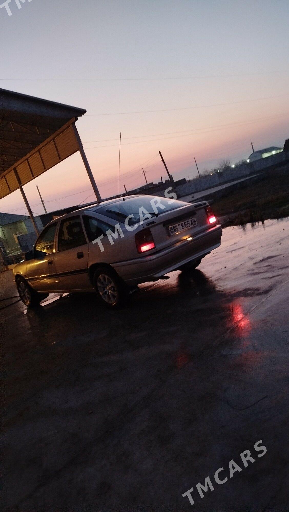 Opel Vectra 1991 - 33 000 TMT - Бахарден - img 2