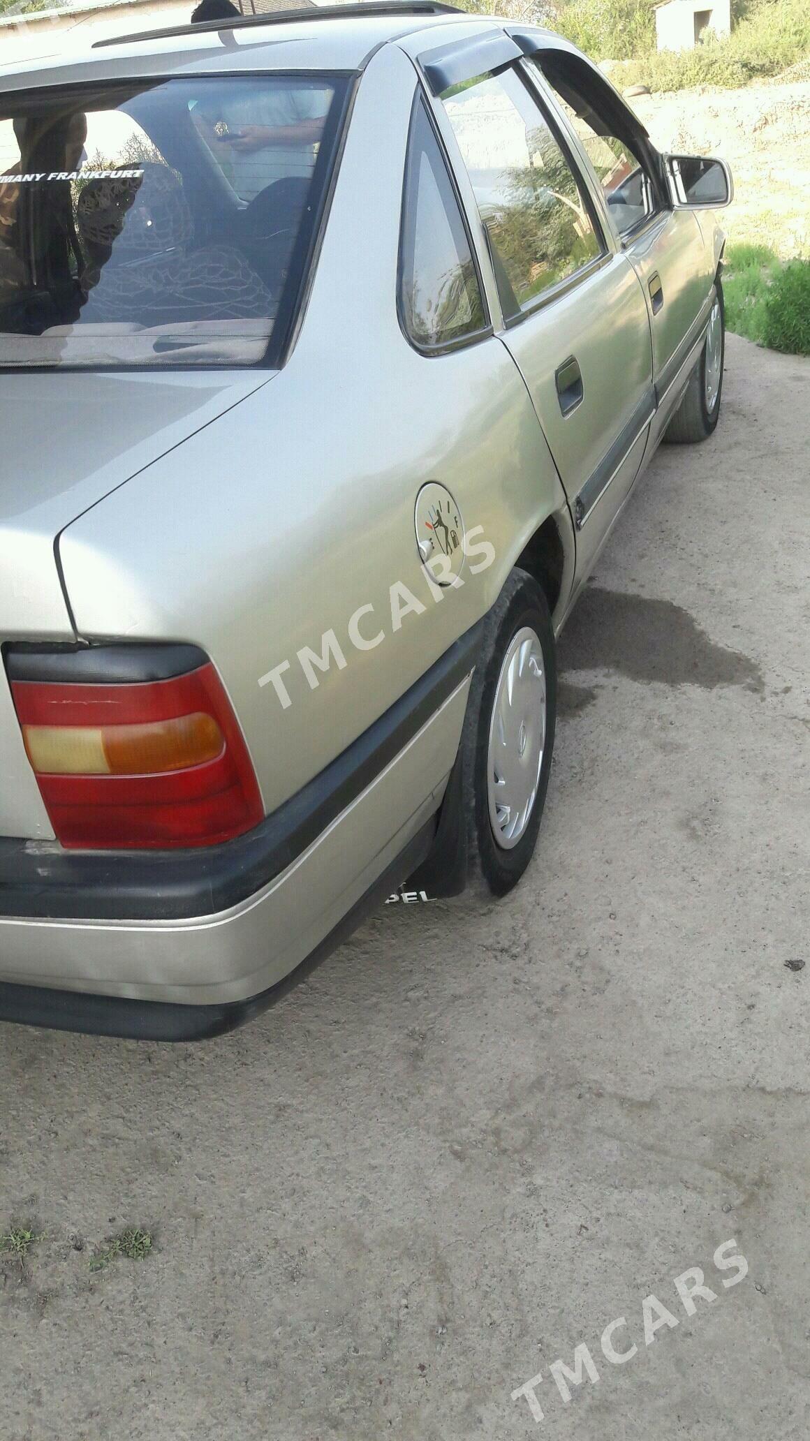 Opel Vectra 1990 - 35 000 TMT - Gubadag - img 4