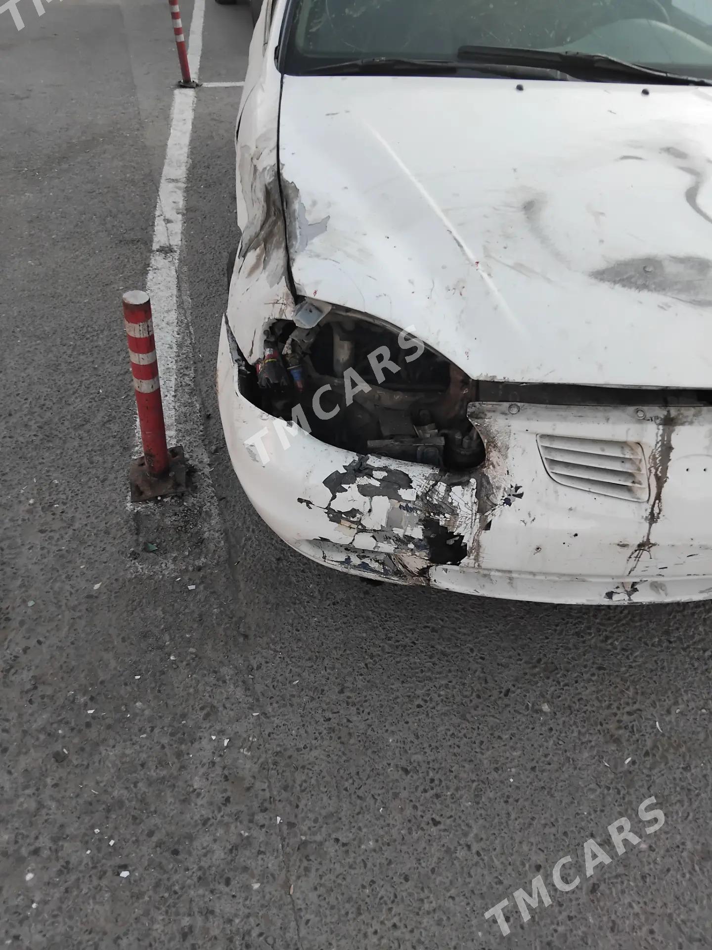 Hyundai Elantra 2000 - 111 111 TMT - Büzmeýin - img 3