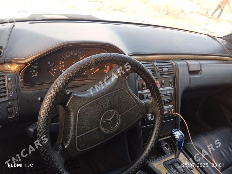 Mercedes-Benz E320 1996 - 72 000 TMT - Balkanabat - img 5