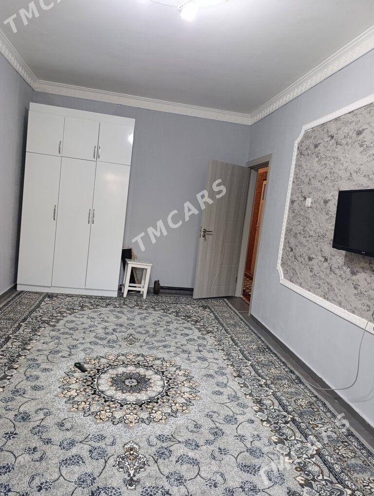 eýesinden 5 mkr arenda - 5 мкр - img 2
