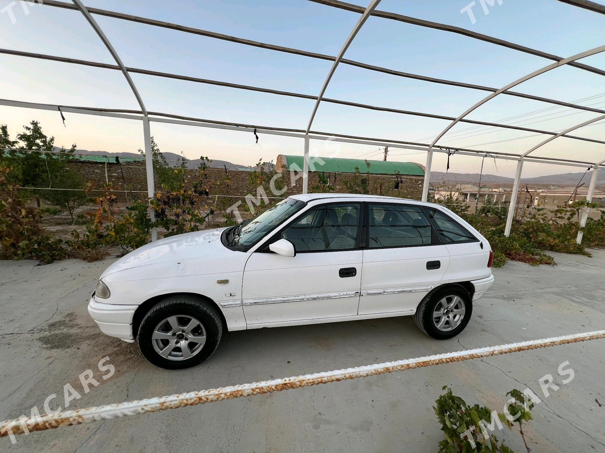 Opel Astra 1993 - 40 000 TMT - Gyzylarbat - img 4