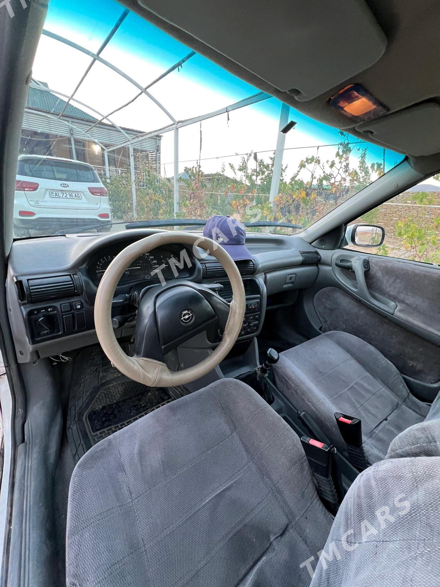 Opel Astra 1993 - 40 000 TMT - Gyzylarbat - img 6