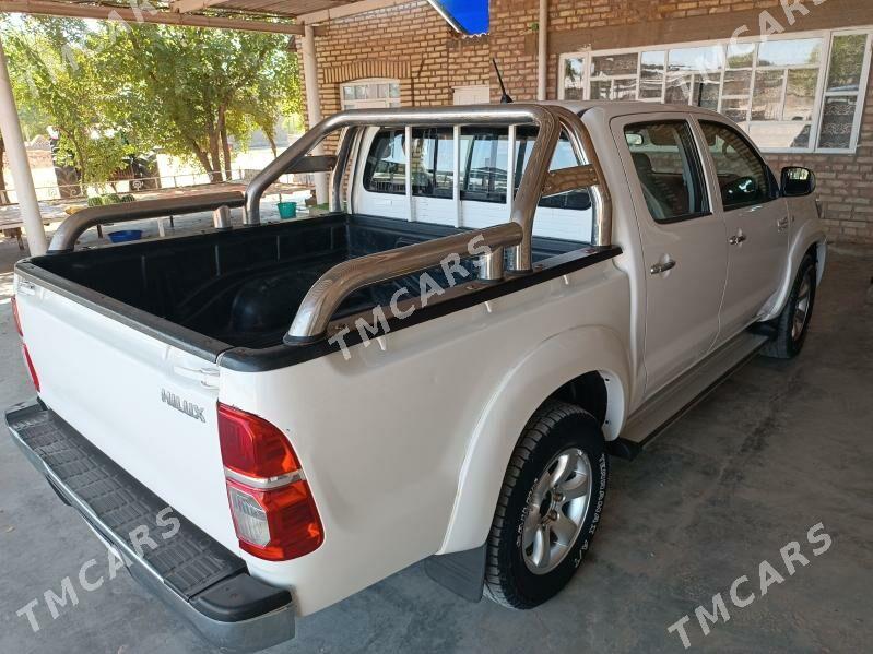 Toyota Hilux 2013 - 330 000 TMT - Бабадайхан - img 3