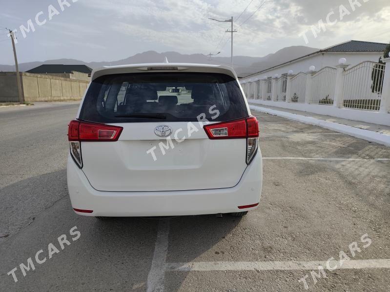 Toyota Innova 2020 - 260 000 TMT - Балканабат - img 8