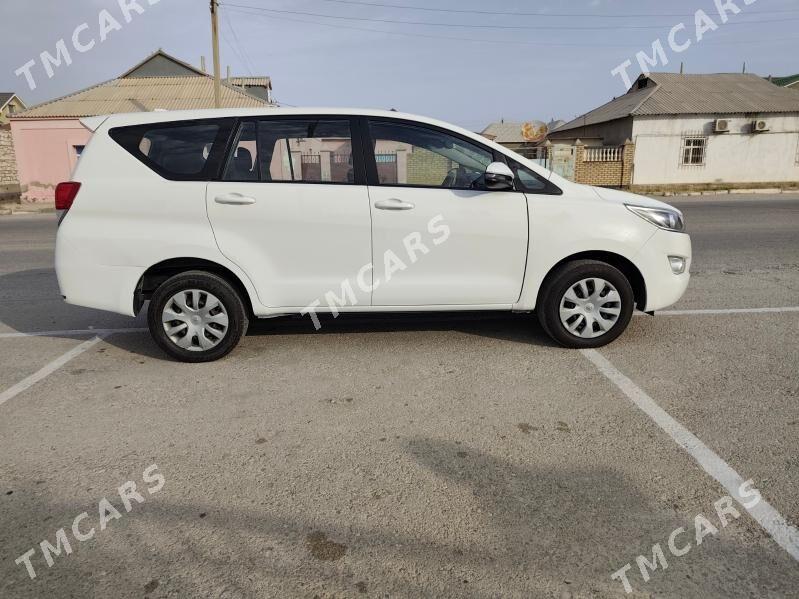 Toyota Innova 2020 - 260 000 TMT - Балканабат - img 9