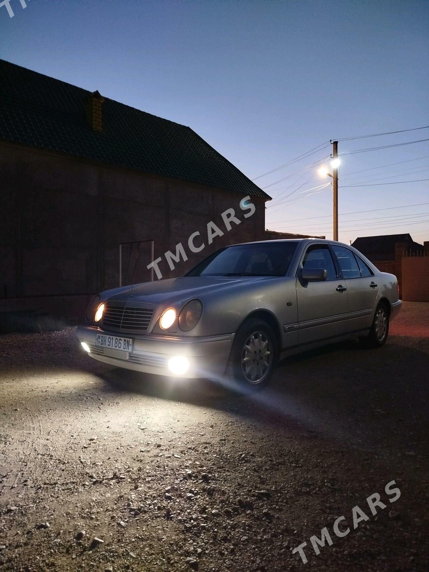 Mercedes-Benz E320 1999 - 95 000 TMT - Balkanabat - img 5