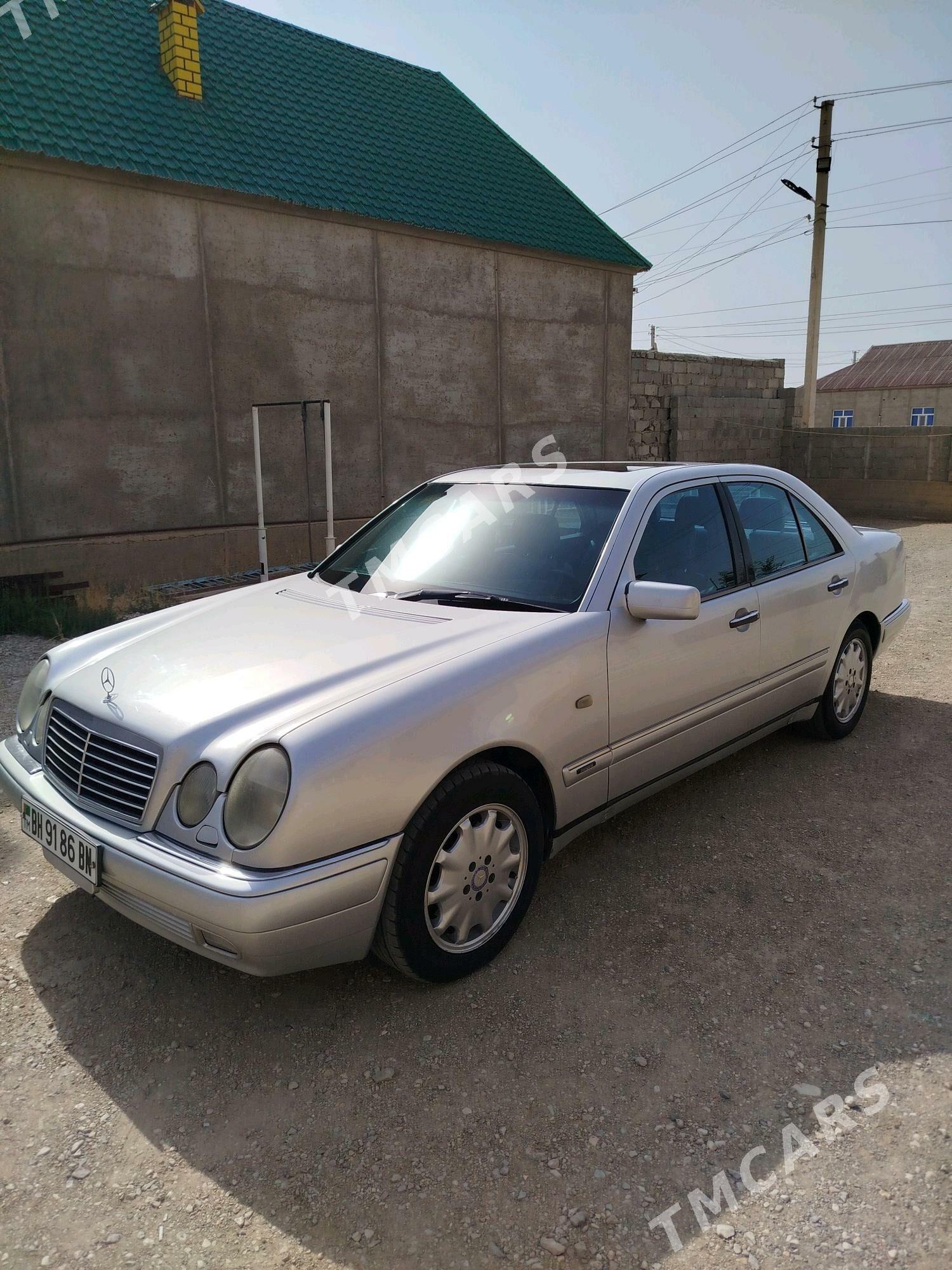 Mercedes-Benz E320 1999 - 95 000 TMT - Balkanabat - img 6